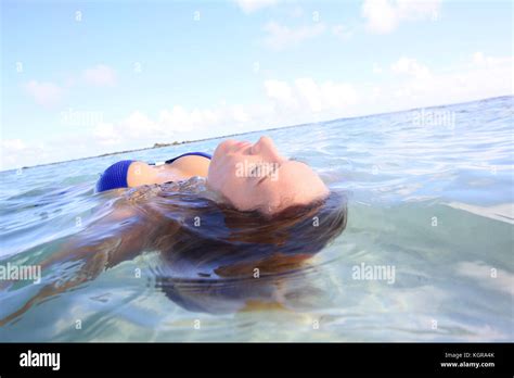 Frau Im Durchsichtigen Bikini Fotos Und Bildmaterial In Hoher Aufl Sung Alamy