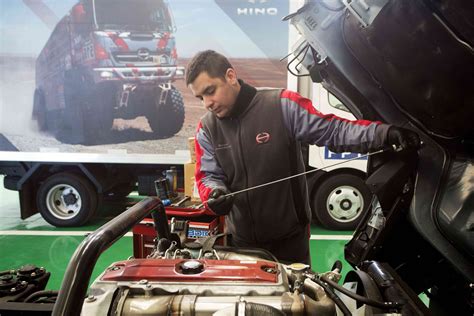 Hino cierra alianza con Total Lubricantes La comunidad logística