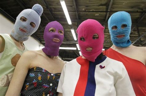 Russia Dovrebbero Essere Liberate Con L Amnistia Le Pussy Riot E Gli Attivisti Di Greenpeace