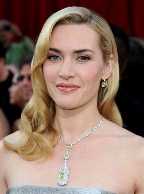 Kate Winslet Wears A Golden Toned Light Blonde Hair Color With Much