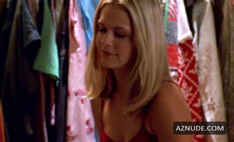 MAGGIE LAWSON Nude AZNude