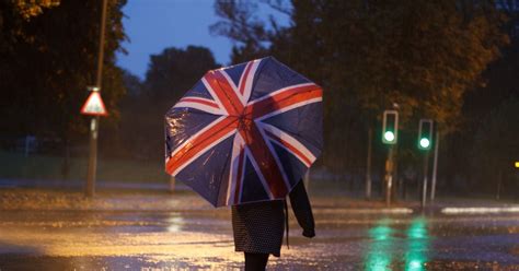 Uk Weather Flood Warnings Issued As Brits Brace For Rain And Strong Winds Mirror Online