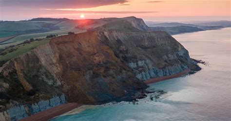 Biggest Rockfall In 60 Years On Jurassic Coast As 4000 Ton Chunk Slides Into Sea Devon Live