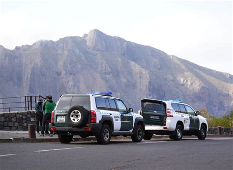 Los equipos de búsqueda se reúnen para el sexto día de búsqueda del