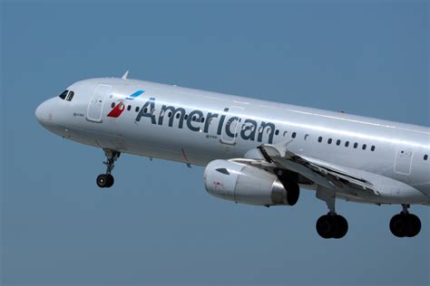 American Airlines Resumes Operations After Technical Issue