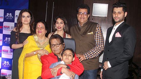manoj kumar family photo