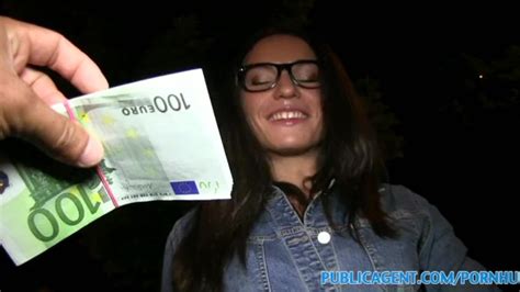 PublicAgent Hot Brunette Spreads Her Legs For Outdoor Fucking