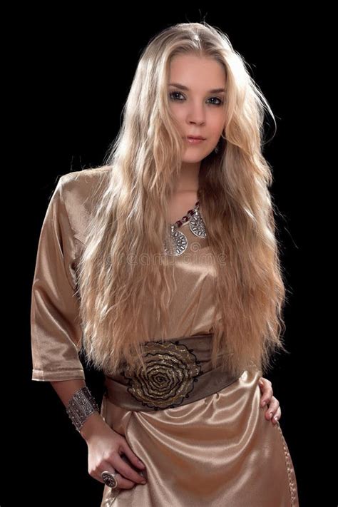 Belle Jeune Blonde Sur Des Patins De Rouleau Image Stock Image Du Jeans Danseur