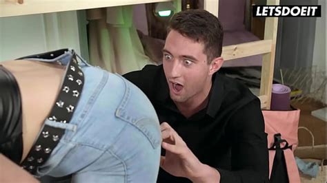 Roommates Search Xvideos