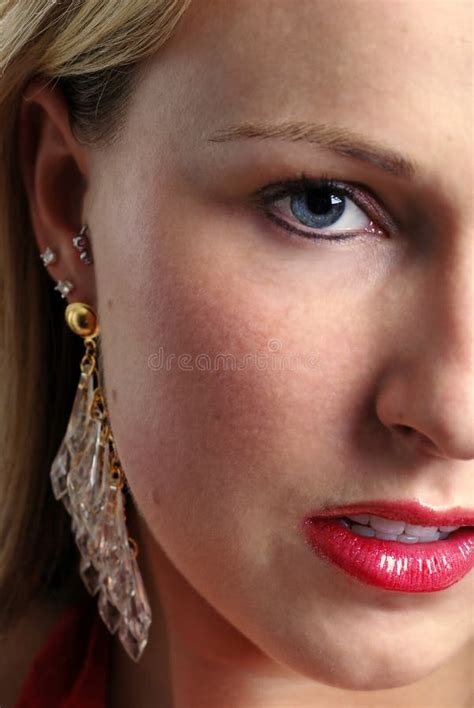 Headshot junge blonde Frau stockbild Bild von porträt 9884479