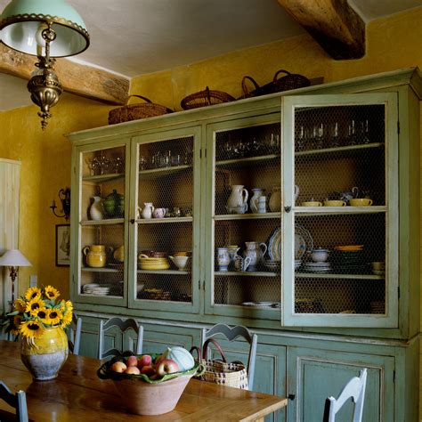 The Old-School Decorating Ideas Designers Are Using Again