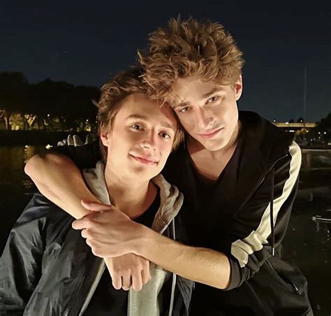 Pin By Elaina On Noah Hale Cute Gay Couples Cute Gay Gay Relationship