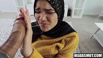 Hermanastra Musulmana Chupa La Polla De Su Hermanastro Por Dinero XVIDEOS