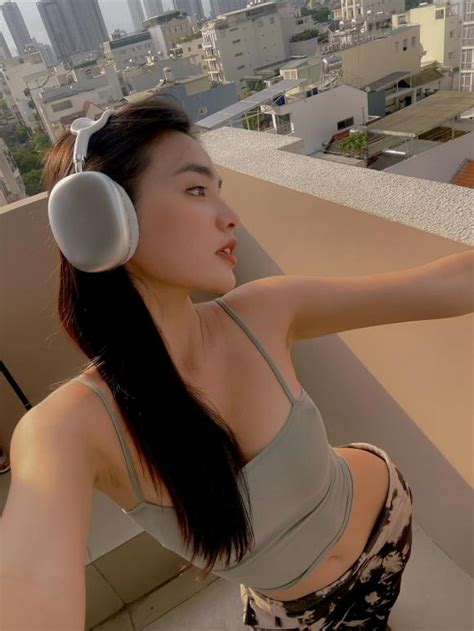 Nhan sắc nóng bỏng của hot girl k vừa gây ồn ào với cảnh lộ ngực