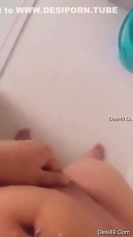 Indian Hot Chubby Girl Makes Nude Snaps