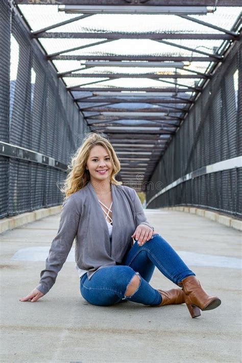 Pretty Girl White Latino With Long Blonde Hair Stockbild Bild Von Frau Haar