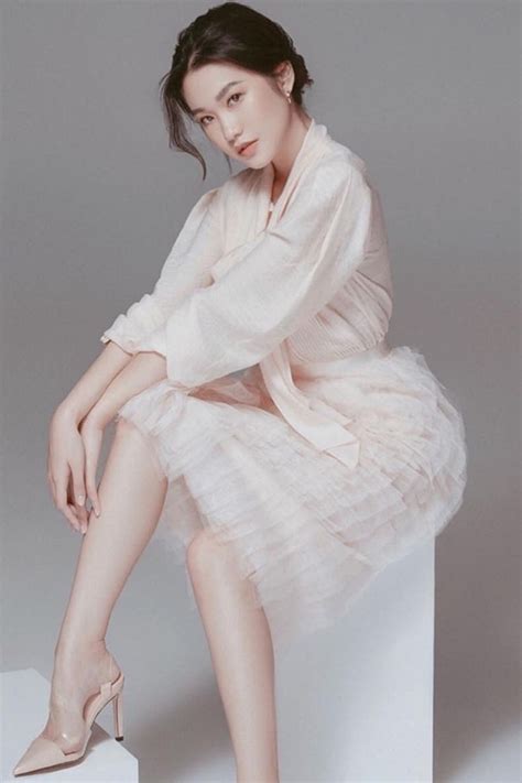 Hot girl được Văn Hậu follow dự thi Hoa hậu Việt Nam