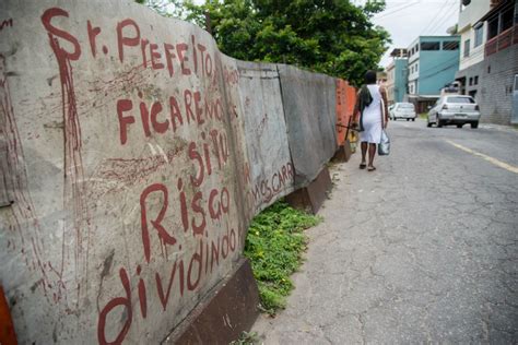 Moradores De Barra Mansa Pedem Respostas Sobre Trecho De Calçada Que