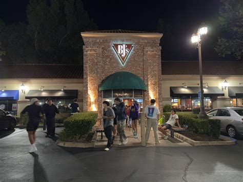 Students Carry on Pepperdine Tradition on Pizookie Tuesdays - Pepperdine Graphic