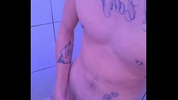 Batendo Uma No Banho XVIDEOS