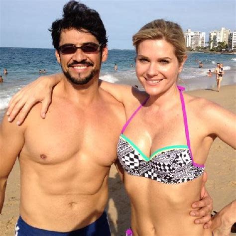 Hot Sexy Sonya Smith Bikini Pics