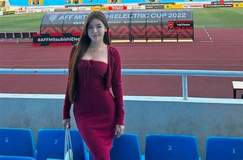 Vợ Đặng Văn Lâm đốt mắt với bikini mỏng manh Bongdaplus vn