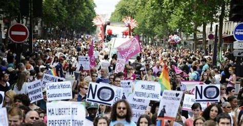 Gay Pride Un An De La Pr Sidentielle Les Politiques Mis Au D Fi