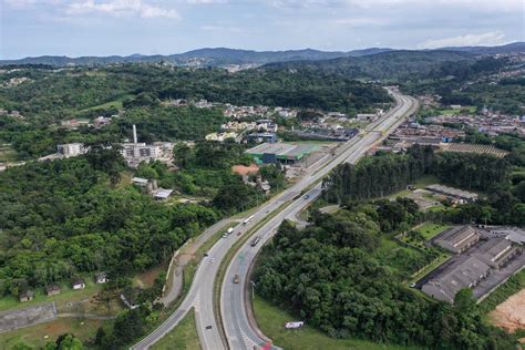 Governador entrega 1º trecho da duplicação da Rodovia dos Minérios e