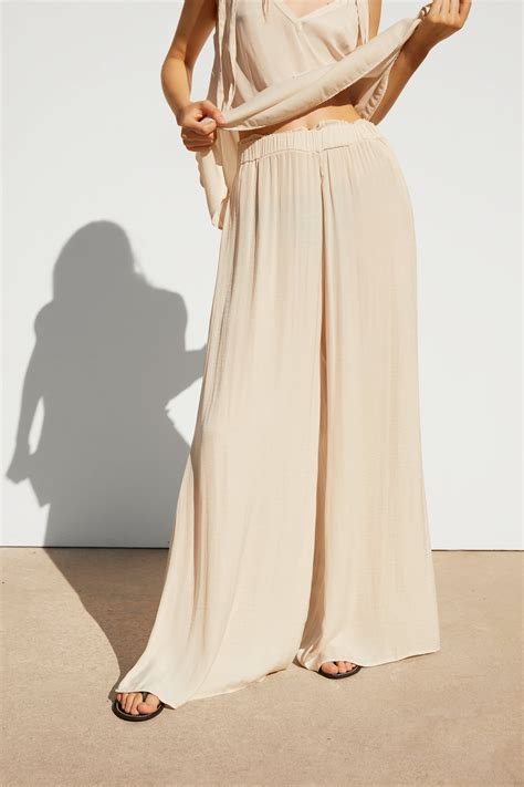 How To Style Flowy Pants 2023 Fashion Trends Addicfashion