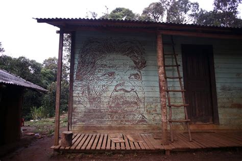 Vhils Aldeia de Araçaí em Piraquara instalação feita em colaboração