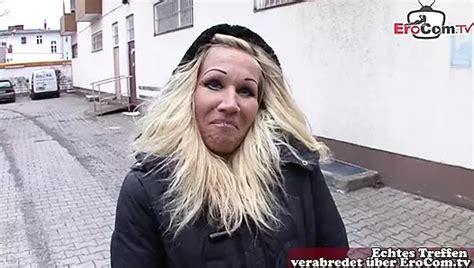 Deutsche alte Hausfrau angesprochen auf der Straße zum Sex Casting xHamster