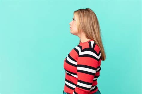 Premium Photo Curvy Pretty Blonde Woman On Profile View Thinking Imagining Or Daydreaming