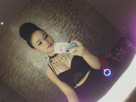 Nữ DJ Hà Thành khoe ảnh nude táo bạo