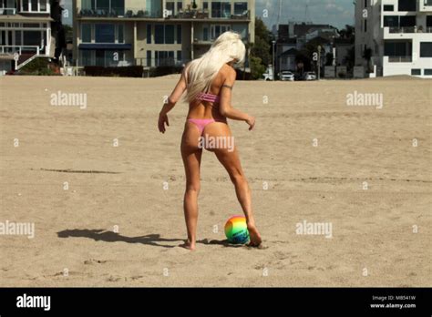 6 Hot Sexy Morgan Ball Bikini Pics