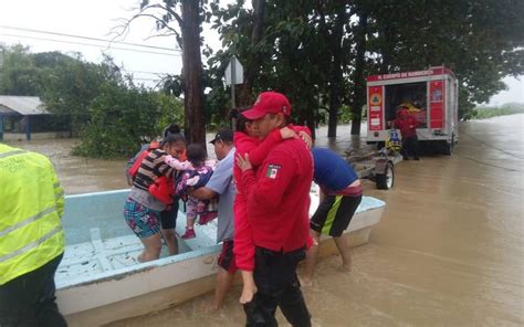 Por Lluvias Evacuan A Personas En Teapa Caen Rboles Y Surgen Vados En