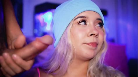 Horny College Student Loves To Show Off Her Body And Make Her Fans Horny XNXX