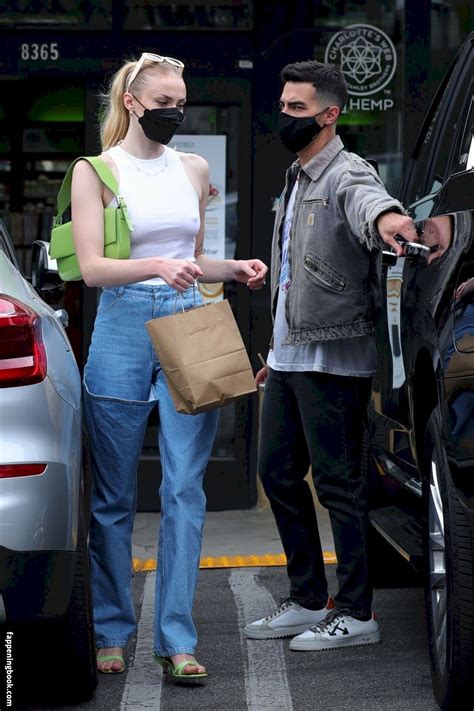 Sophie Turner Sexysophieturner Sophiet Nude OnlyFans Leaks Fappening FappeningBook