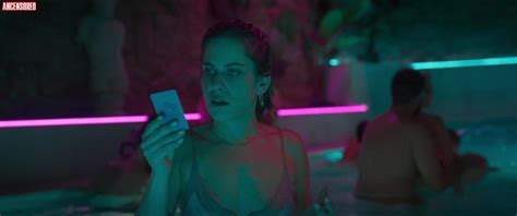 Naked María León Barrios in More the Merrier