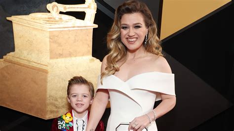 Kelly Clarkson Grammy Nominations 2024 - Erda Odelle