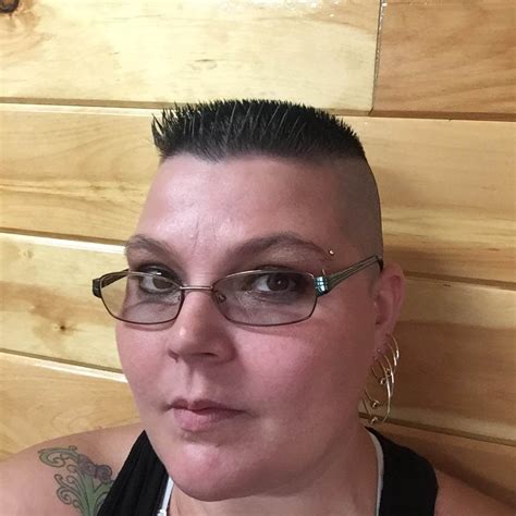 Flat Shaved Nude Posamai