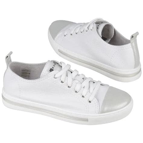 Белые женские кеды выполненные из натуральной кожи с плоской подошвой ...