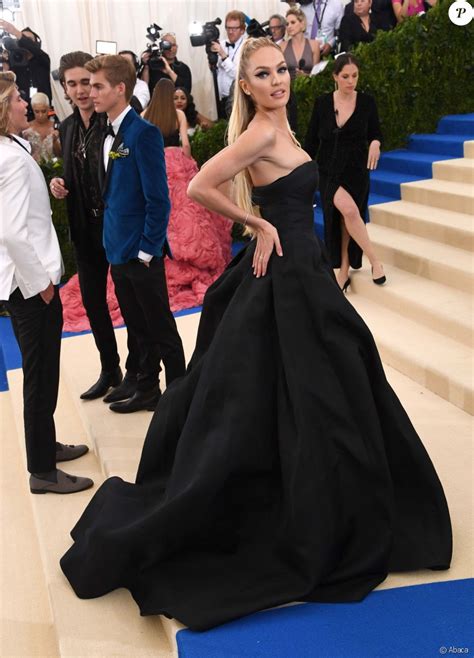 Candice Swanepoel au Met Gala 2017 à New York, le 1er mai 2017 ...