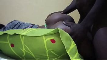 Salope au gros cul se fait défoncer sur le côté scène XVIDEOS