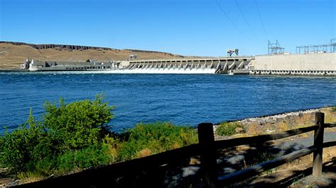 photo kadra dam  river hydel kadra dam hydroelectric