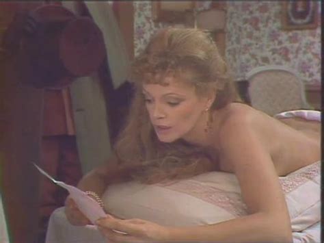 Naked Françoise Dorner in Les amours de la belle époque