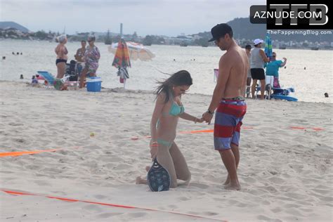 Alessandra Ambrosio Sexy Seen Flaunting Her Hot Body In A Bikini During Her Vacation In