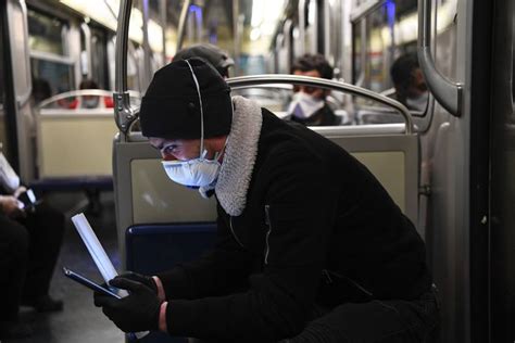 Déconfinement des transports en commun bondés à Aulnay sous Bois