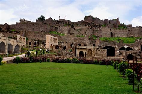 list   biggest forts  india historical forts largest forts