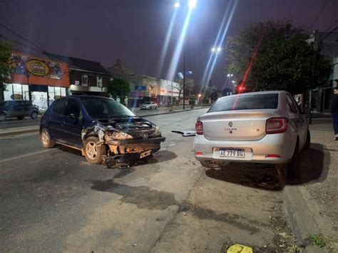 Manejaba a gran velocidad por Facundo Zuviría y atropelló dos autos