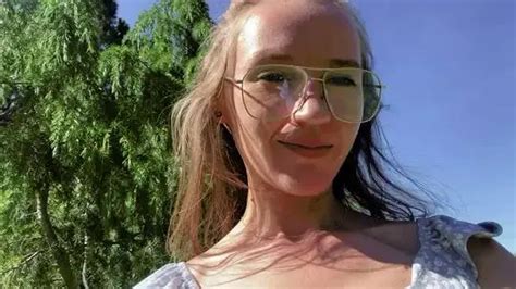 Can I Convince You To Stick Your Head Under My Dress At The Park To Taste Mt Sweaty Pussy